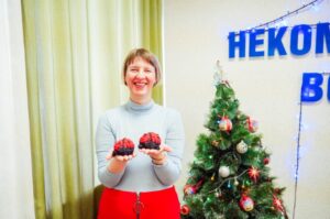 Теплые встречи. Как незрячая мастерица из Воронежа учит пенсионерок искусству вязания пальцами