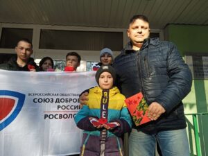 Добровольцы Воронежа передали детские самодельные подарки для героев СВО