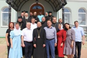 27 мая в большом конференц-зале администрации Острогожского муниципального района состоялся круглый стол на тему: «Формы благотворительности в муниципальных районах Воронежской области».