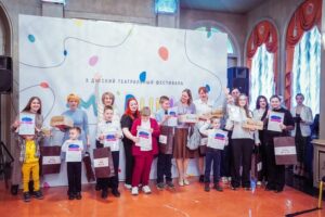 Искусство становится поддержкой