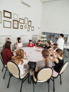 АНО “Центр МАДВ и К” начали день с зарядки, которая точно поднимает настроение всем!