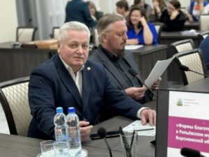 Валерий Черников рассказал о возможностях поддержки НКО на круглом столе в Репьёвском районе