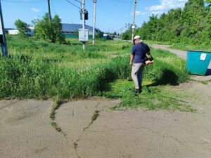 Подопечные Благотворительного фонда святителя Антония Смирницкого приняли участие в благоустройстве села