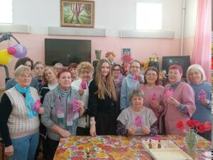 В Семилукском районном обществе инвалидов прошёл парфюмерный мастер-класс