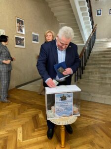 Валерий Черников, генеральный директор Ресурсного центра поддержки НКО Воронежской области посетил благотворительный спектакль «Звездочка»